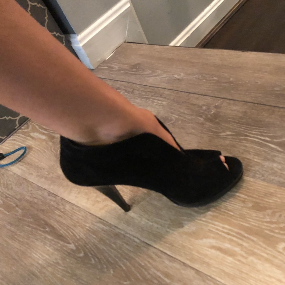 Nine West Suede Peep Toe 4 1/2” heel bootie